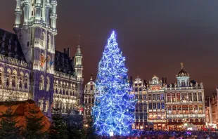 Imagem ilustrativa da Grand Place de Bruxelas no Natal.