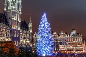 Imagem ilustrativa da Grand Place de Bruxelas no Natal.