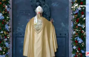 A porta santa da basílica de são João de Latrão foi aberta hoje (29)