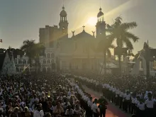 Fiéis na Praça Santuário, em Belém, no Recírio