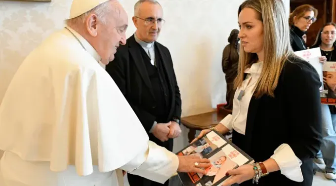 Papa Francisco recebe familiares dos reféns detidos pelo Hamas. ?? 