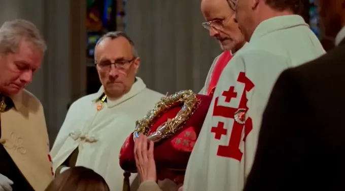 Netflix destaca o incêndio na Catedral de Notre Dame, na França, em 2019, no qual a Coroa de Espinhos que os soldados romanos colocaram na cabeça do Senhor quase se perdeu