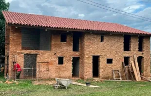 Construção da réplica da casa de dom Bosco, em Pindamonhangaba