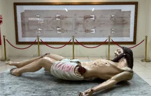 Réplica do Santo Sudário e imagem de Jesus