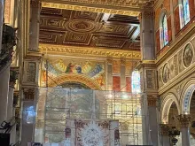 Interior da basílica santuário de Nossa Senhora de Nazaré em restauração
