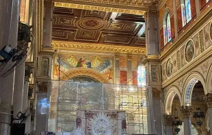 Interior da basílica santuário de Nossa Senhora de Nazaré em restauração