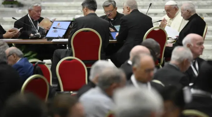 Papa Francisco lidera oração na congregação geral do Sínodo da Sinodalidade no Vaticano em 6 de outubro de 2023 ?? 