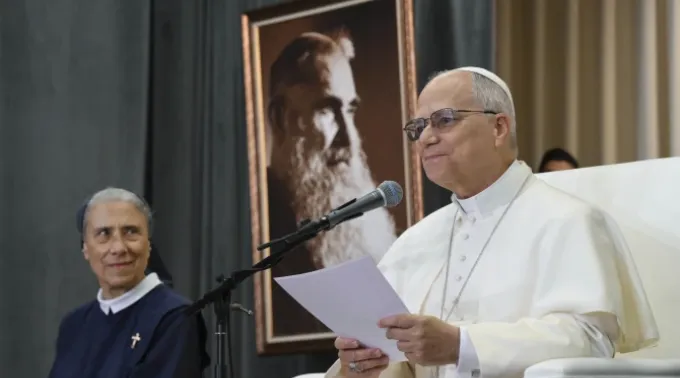 Papa Leão XIV discursa para pacientes e cuidadores no Hospital De La Croix em Jal el Dib, Líbano, em 2 de dezembro de 2025. ?? 