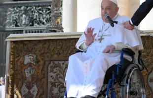 Papa Francisco diz algumas palavras aos fiéis no último domingo (6).