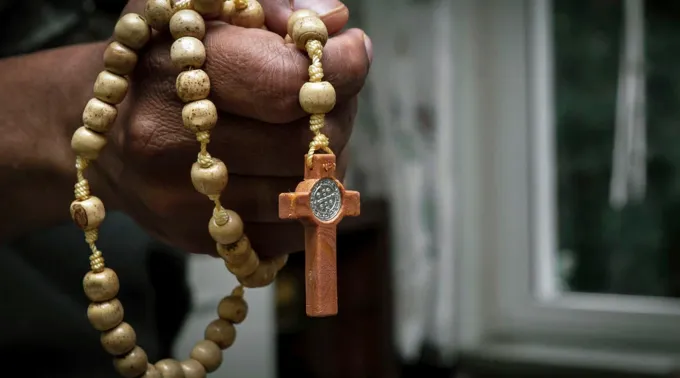 Terço com medalha de São Bento ?? 