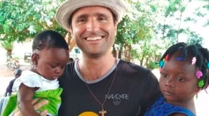 Padre Matteo Pettinari, o “missionário incansável”, morreu num acidente na Costa do Marfim. ?? 