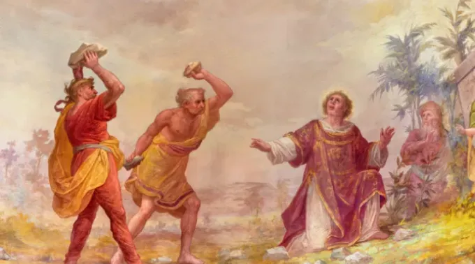 O afresco neobarroco do apedrejamento de santo Estêvão na Chiesa di Santo Stefano, Menaggio.