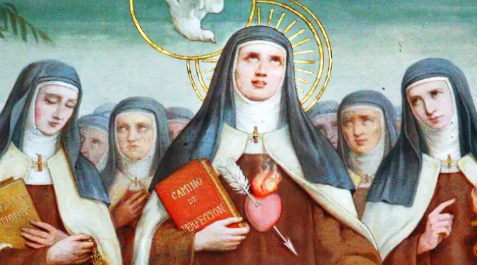 Santa Teresa de Jesus segurando seu livro "Caminho da Perfeição"