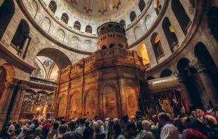 Peregrinos na Igreja do Santo Sepulcro em Jerusalém, Israel, novembro de 2017.
