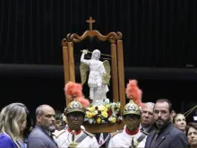 Imagem de são Miguel Arcanjo na Câmara dos Deputados