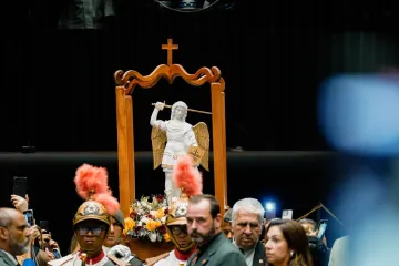 são Miguel Arcanjo entrando no plenário do Congresso Nacional