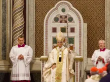 O papa Leão XIV senta-se na cátedra de Roma e toma posse da basílica de São João de Latrão, catedral da cidade