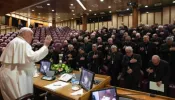 O papa não convocou os bispos da Espanha para puxar “suas orelhas”, diz o cardeal Omella