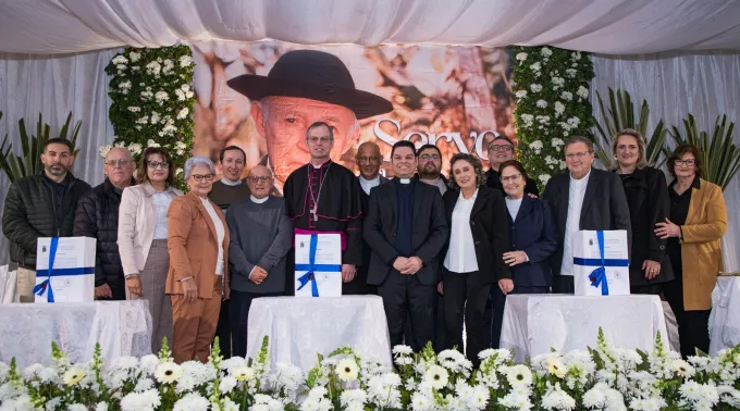 Sessão solene de encerramento da fase arquidiocesana da causa de beatificação do servo de Deus monsenhor João Benvegnú ?? 