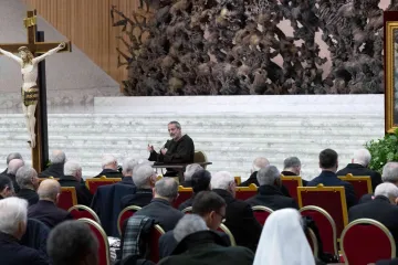 Padre Roberto Pasolini faz exercícios espirituais da Cúria Romana no Vaticano