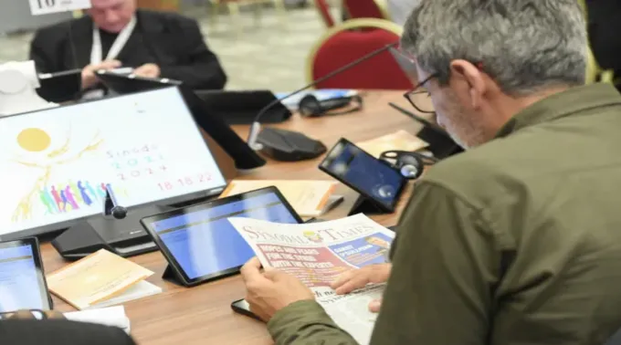 Delegado participa de mesas redondas no Sínodo da Sinodalidade em 10 de outubro de 2023. ?? 