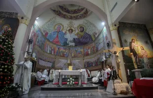 Parte interna da paróquia Sagrada Família, na cidade de Gaza