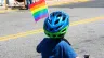 Criança em paradas do orgulho LGBTQIA+ (imagem ilustrativa)