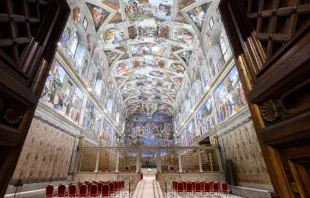 Capela Sistina pronta para o Conclave 2025.