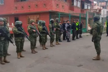 Soldados do Exército Equatoriano. |