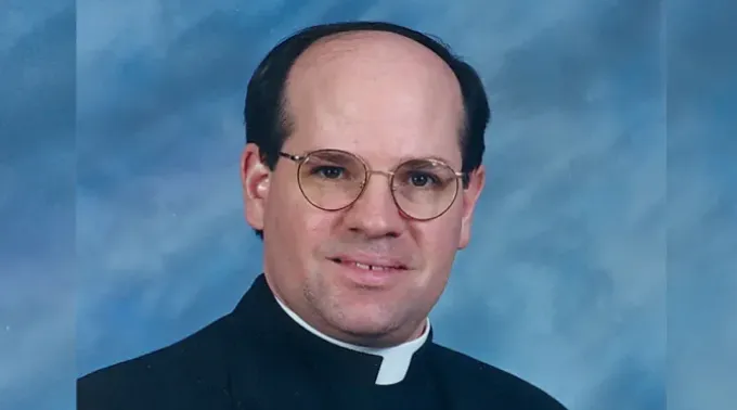 Padre Stephen Gutgsell. ?? 