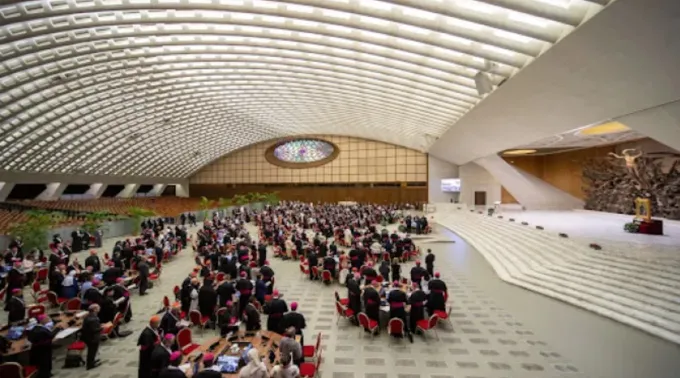 Mesas de discussão no Sínodo ?? 