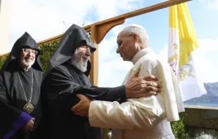O papa Leão XIV se encontra com o Catholicos Karekin II, patriarca da Igreja Apostólica Armênia, em Castel Gandolfo, Itália, na terça-feira, 16 de setembro de 2025.