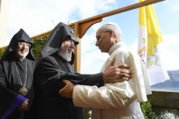 O papa Leão XIV se encontra com o Catholicos Karekin II, patriarca da Igreja Apostólica Armênia, em Castel Gandolfo, Itália, na terça-feira, 16 de setembro de 2025.