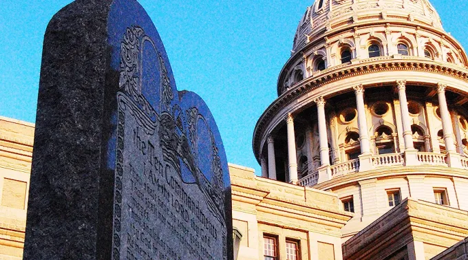 Os dez mandamentos do lado de fora do Capitólio do Texas