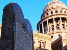 Os dez mandamentos do lado de fora do Capitólio do Texas