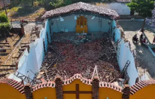 Teto da igreja de São Francisco de Assis, em Porto (PI), desaba