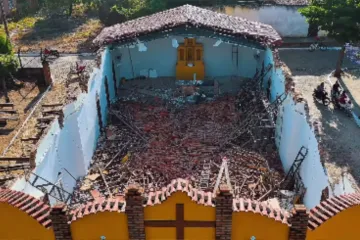 Teto da igreja de São Francisco de Assis, em Porto (PI), desaba