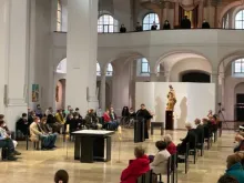 Cerimônia de bênção na Igreja Católica de Santo Agostinho em Würzburg, Alemanha, para uniões, inclusive homossexuais, em 10 de maio de 2021.