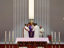O papa Leão XIV celebrando a missa em Istambul, na Turquia
