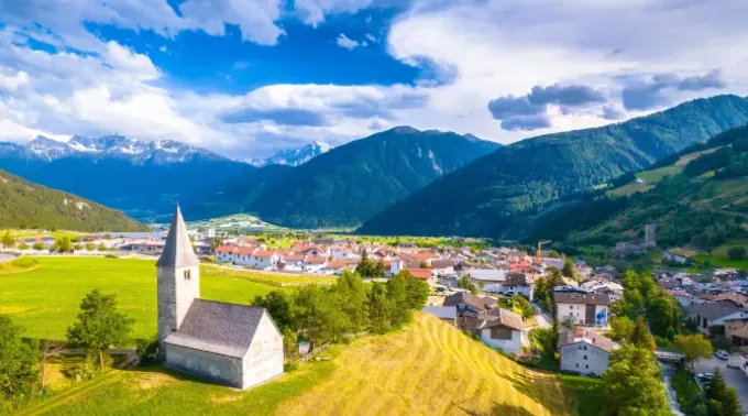 A Abadia Beneditina de Marienberg, em Burgeis, região de Trentino Alto Adigio, na Itália. ?? 