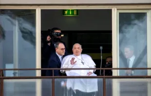 O papa, no Gemelli, um pouco antes de receber alta médica.