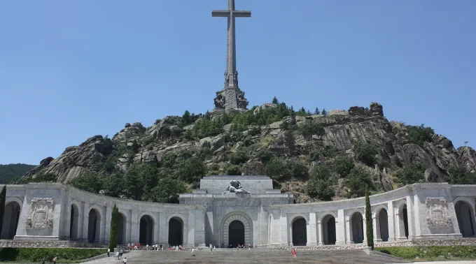 Entrada da Basílica do Vale dos Caídos ?? 