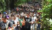 Milhares de jovens participam de Via-Sacra em Juiz de Fora (MG)