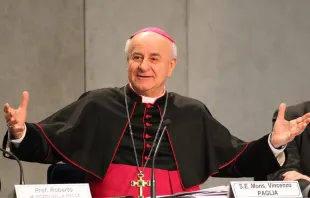 Dom Vincenzo Paglia na Sala de Imprensa da Santa Sé, no Vaticano, em 4 de fevereiro de 2015.