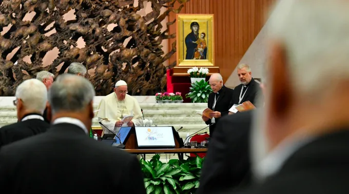 Papa Francisco com participantes do Sínodo da Sinodalidade ?? 