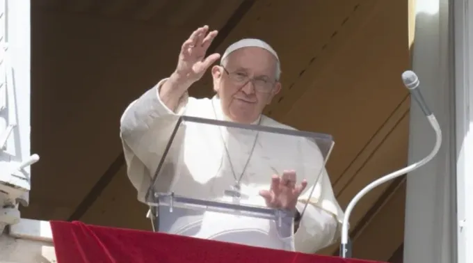 Papa Francisco durante o ângelus de hoje (5) no Vaticano ?? 
