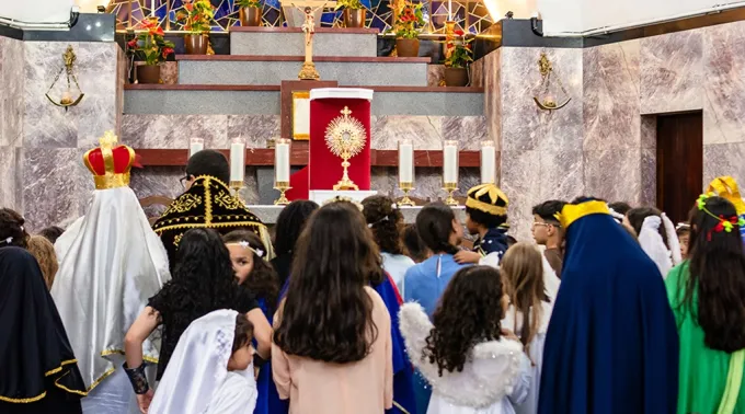 Adoração durante o Holywins na paróquia São Judas Tadeu ?? 