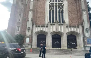 A Catedral da Anunciação em Stockton, Califórnia, foi vandalizada na manhã de domingo (5).