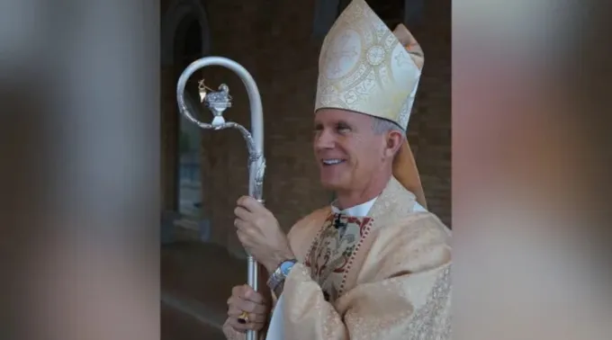 Bispo texano afastado pelo papa se negou a renunciar, diz cardeal