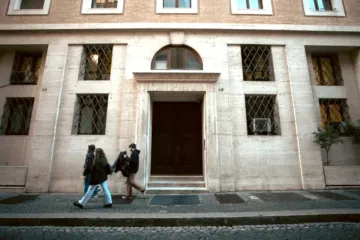A fachada do apartamento do Cardeal Raymond Burke no Vaticano